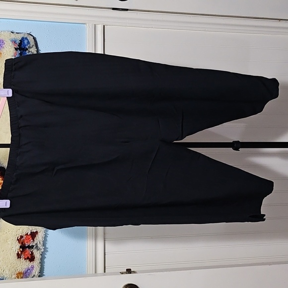 Bahama Beach Black Women's Cropped Pants - Picture 6 of 6